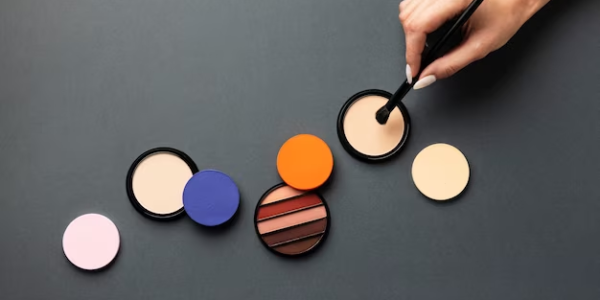 Concealer vs. Foundation - Understanding the Key Differences